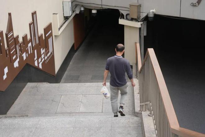 改造后→上海火车站旁这条地下通道焕新“亮”相！市民路过：安全又安心！(图12)