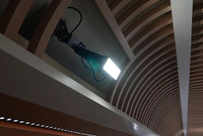 改造后→上海火车站旁这条地下通道焕新“亮”相！市民路过：安全又安心！(图8)