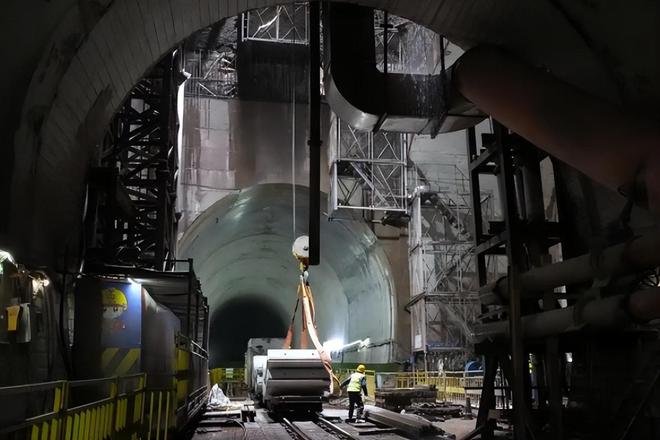 外国专家：中国又开始“反人类操作”耗资125亿把高速搬到地下(图6)