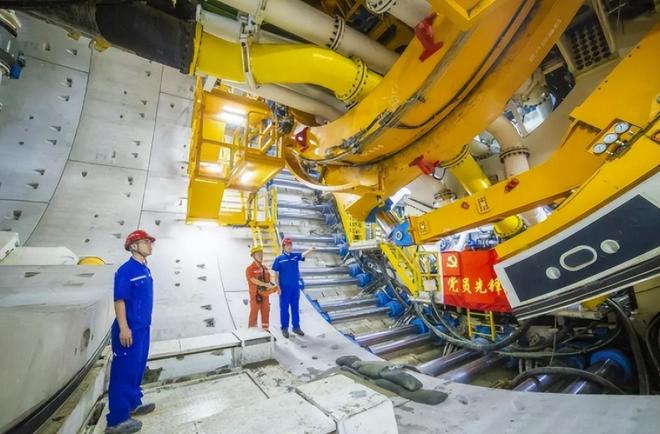 外国专家：中国又开始“反人类操作”耗资125亿把高速搬到地下(图8)