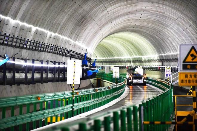 外国专家：中国又开始“反人类操作”耗资125亿把高速搬到地下(图9)