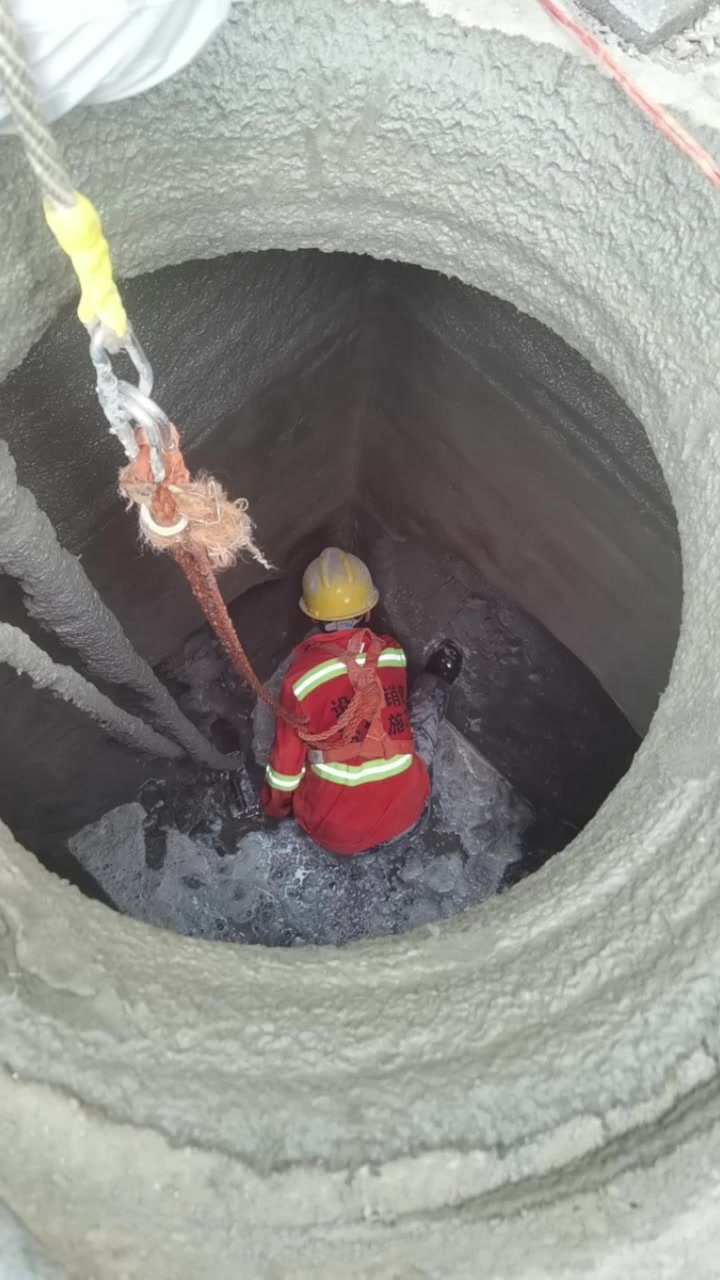 天心区公共工程建设中心全力治理排水问题 整治边坡隐患(图1)