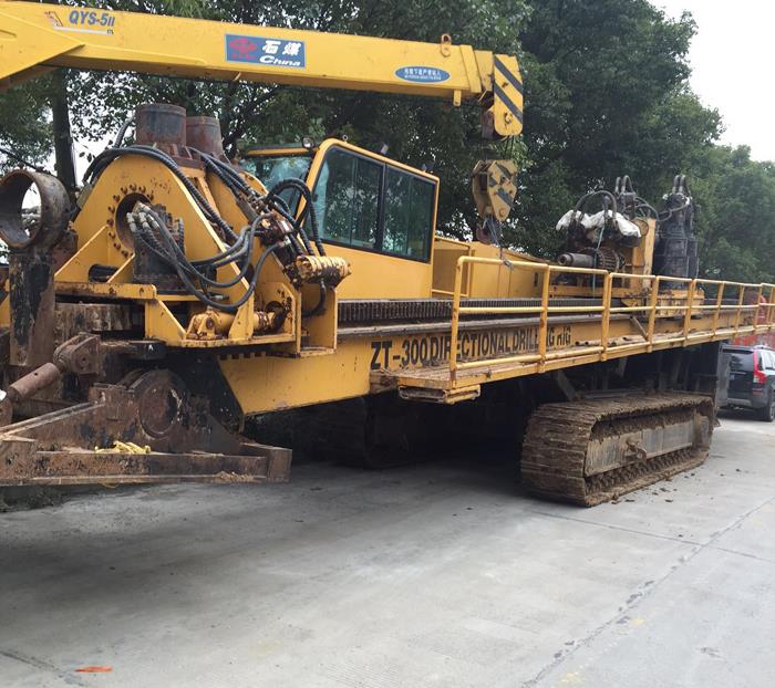 紧急抢修护安全 点亮路灯保民生(图1)