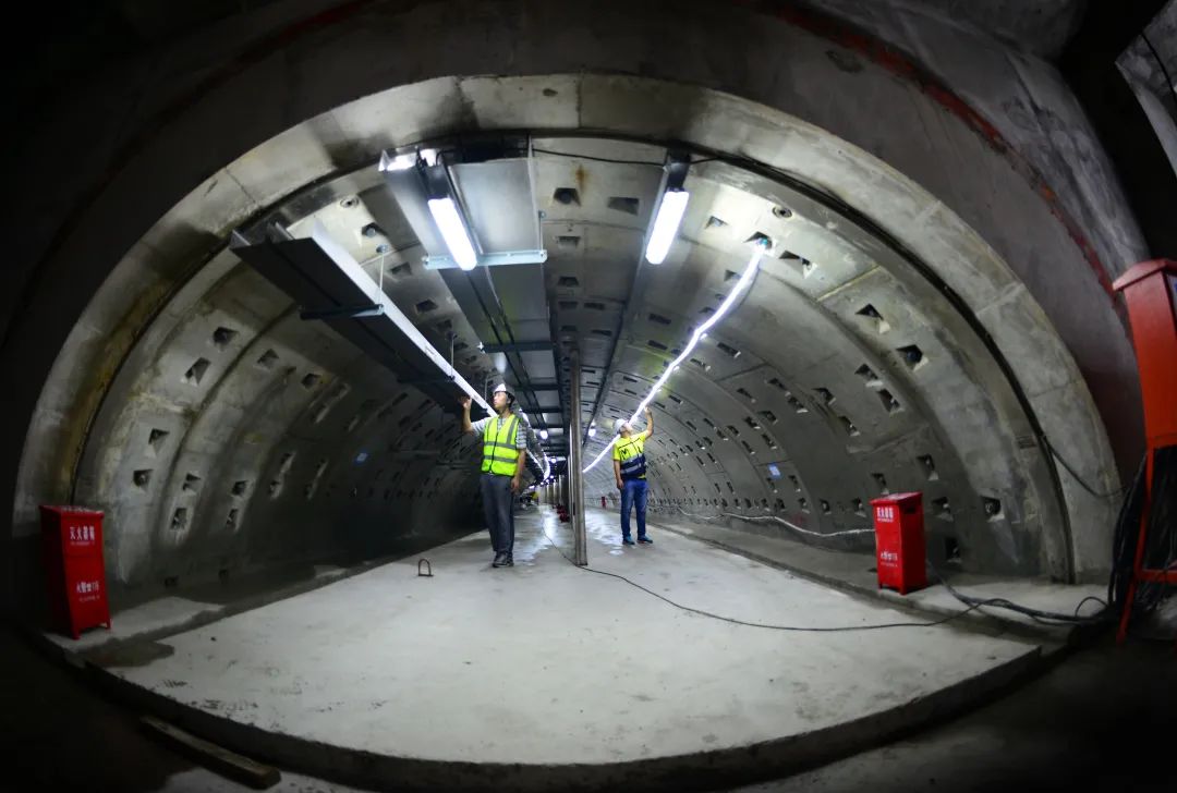 周二到周三这两天乌克兰出动多架无人机对俄罗斯境内的多个军事设施发动袭击造成严重损失(图1)