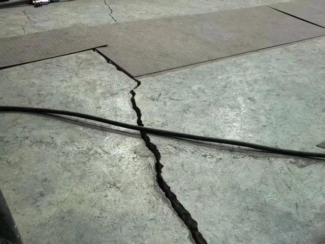 高回填导致地面沉降如何处理？仰固可控加固毫米级抬升(图1)