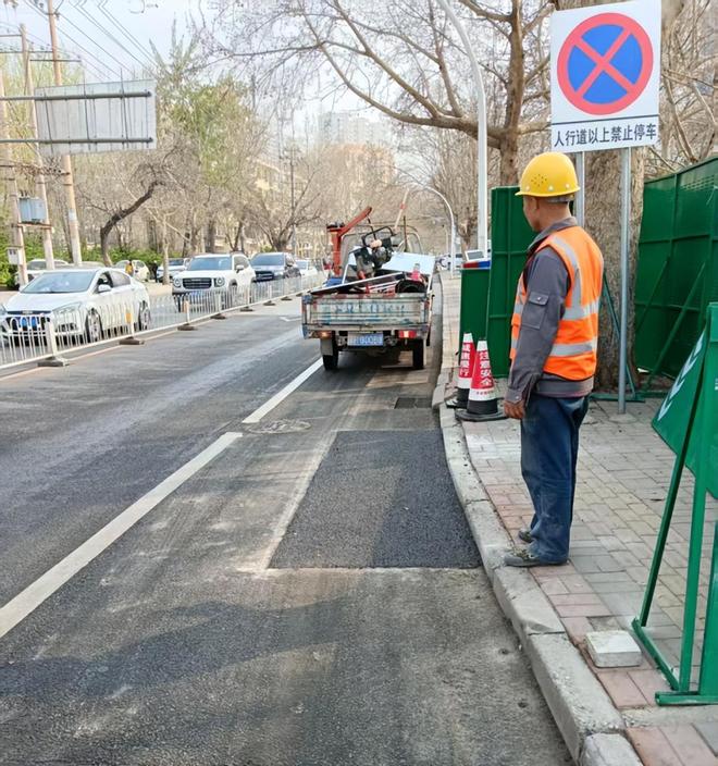 保定：高效联动应急抢险及时修复路面塌陷隐患(图3)