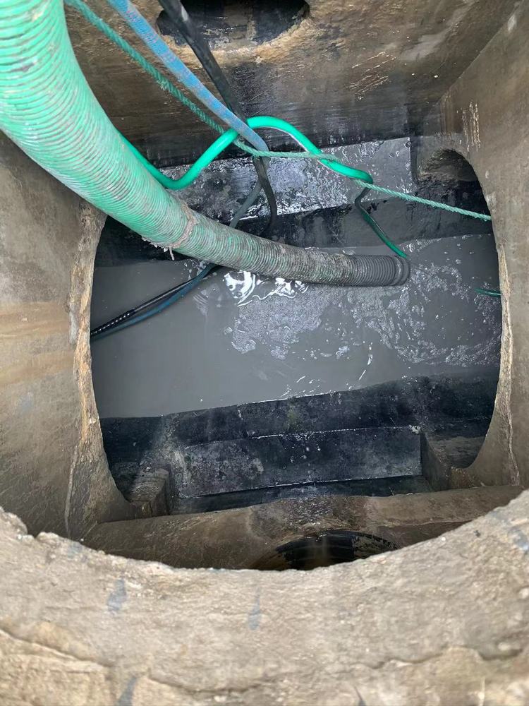 【城市日记】运城市市政公用服务中心清除路面隐患 守护平安出行路(图1)