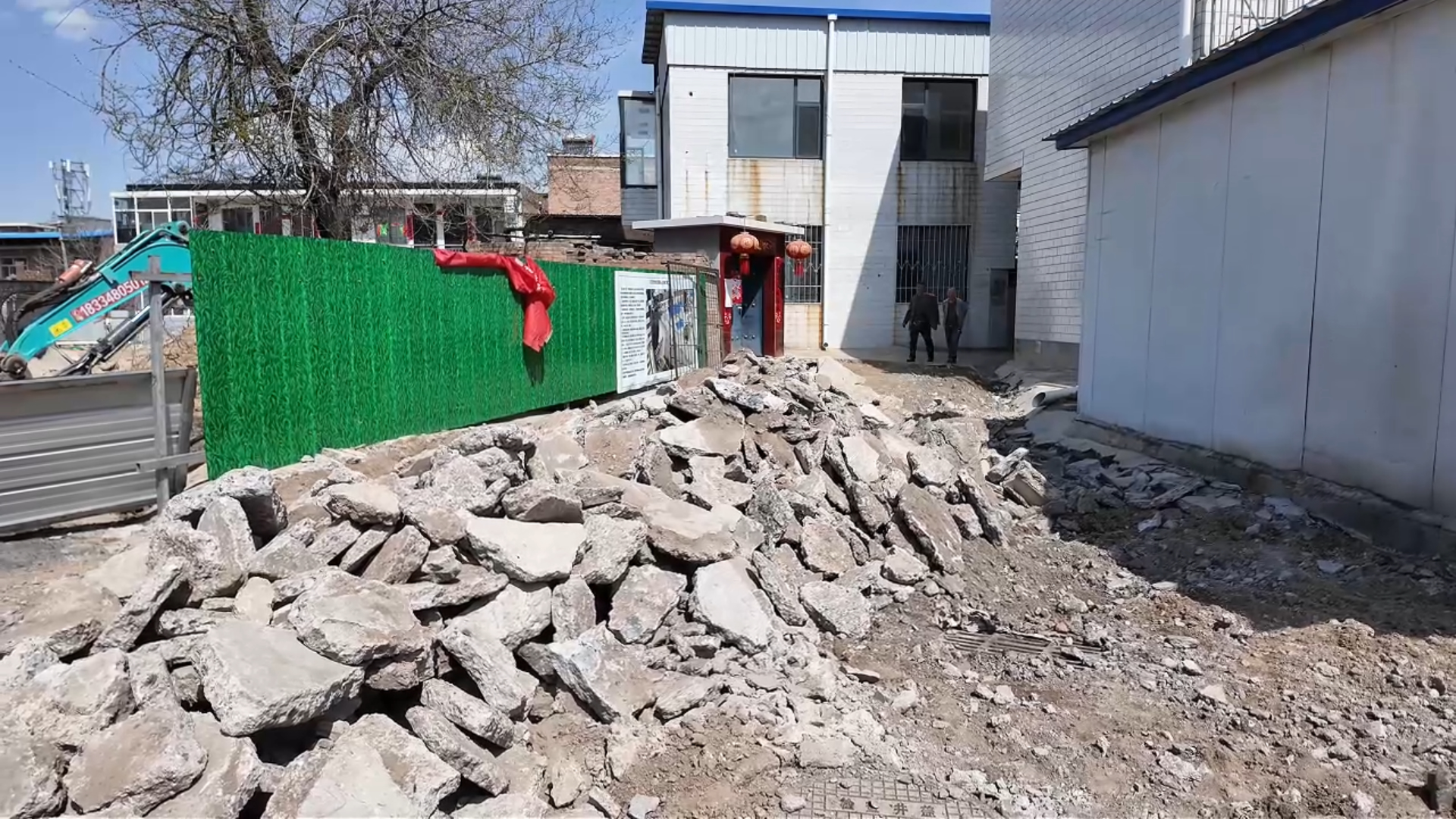 有回音丨吕梁五四街塌陷路面修复全力推进中 预计5月20日通车(图6)